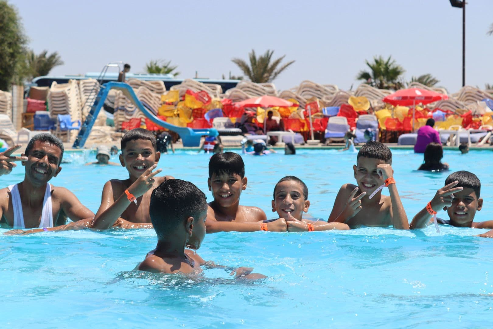 رحلة ترفيهية لأطفال كافل اليتيم إلى الملاهي المائية لتعزيز روح الفرح والتضامن 🎉💧 - 1